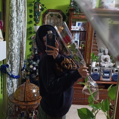 Sandru_rp23's profile picture. zzz a tiempo completo.                           

dislexica y esquizofrénica