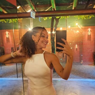 baianinha com ascendente em Sergipe/ Jornalista/ amo minha namorada /
ps: quando eu morrer, doem meus órgãos