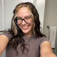 iz (@isabelaartola) 's Twitter Profile