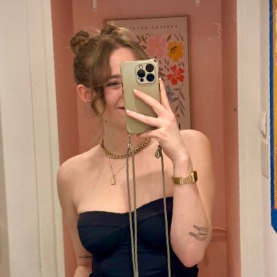 nsm_jo's profile picture. ça critique la conduite des gens et ça fais des memes avec le chat.