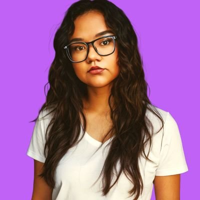 Baiana:
Jornalista, Professora e Escritora. Entusiasta do conhecimento e das palavras, acredito que viver já
seja um ato político. Cria da subcultura!