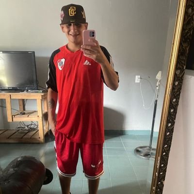 Luciano8889's profile picture. 