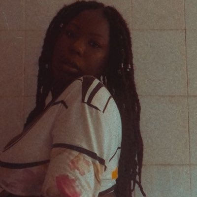 lthorsfall's profile picture. Don’t get too close to me, I might write about you😏