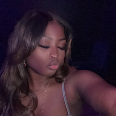 I drink my water and mind my business 💋🇭🇹❤️🔥. 🤎🍫 îG: Yea_shehaitian 🤎🍫