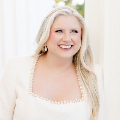 📍AL | Assistant Prof of PR at @JSUNews 👩🏼🏫 PhD @UofSC_SJMC, BA + MA @AU_CMJN 👩🏼🎓 #WarEagle | tweets are my own opinion