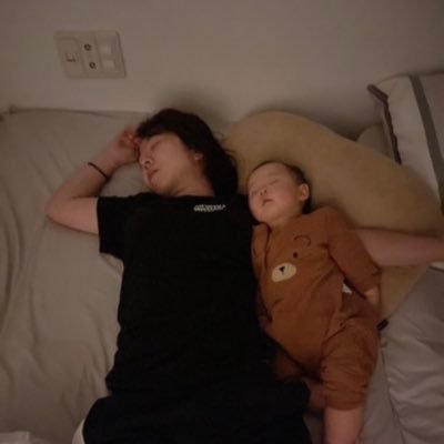 3歳1歳を抱えながらの限界双子妊婦(12月出産予定)、30代関西人、仕事だいすきマンの支援学校教師(育休中)、旅好き隙あらば飛行機に乗る(ANAの陵マイラー)、16週〜妊娠糖尿病確定。