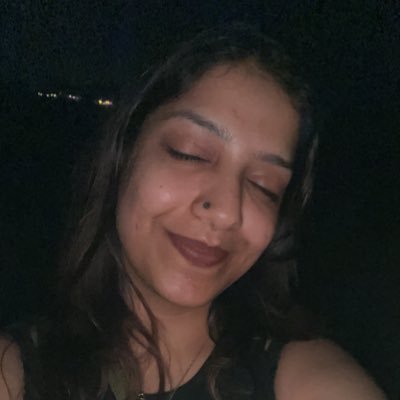 yaadein mithai ke dibbe ki tarah hoti hain, ek baar khula toh sirf ek tukda nhi khaa paoge! 🍧