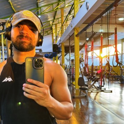 He/Him/His | Trato de darle sentido a la vida todos los días | El Sétimo | Publi | ☕ 🤓 | Just another random human | Su chatica de confianza 🤙🏾 | 🇯🇵🗾🎌👺