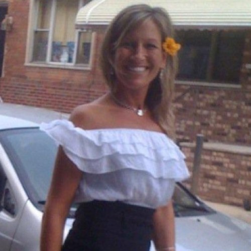 dina_damore's profile picture. 