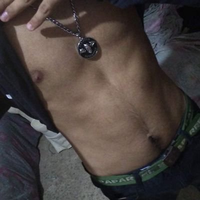 Amante de livros,gamer, rockeiro, cozinheiro,otaku,amo skate e tocar violão sp zl