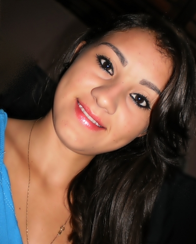 - Sou feliz porque vivo a vida do meu jeiito...   E o resto, beiin ninguem nunk precisou de restos pra ser feliz ...!!