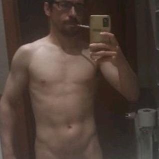 bisexual versatil liberal. buscando relacion estable con mujer ingeniera. soy muy cerdo y me gustan los trios intercambios y gangs bangs con pollas+19
cm la mia