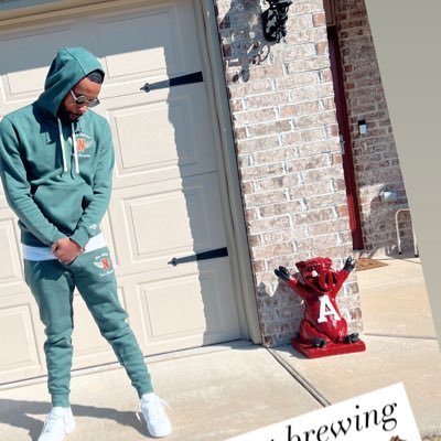 Counting money working on myself, that’s if you wondering how I been! #501 #TheBity #LR #DTM #EverythingHogs #WPS 🐗