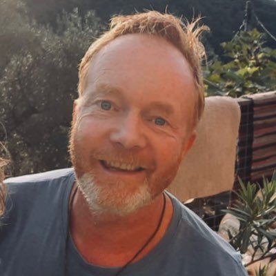 BerlinKorfu's profile picture. "Halt an, wo rennst du hin? Der Himmel ist in dir!"  Autor Roman BOXERHERZ 🧡 Farmer, Guide, Texter - A German Man In Greece 🏳️‍🌈 Und sonst? Hunde! ❤️