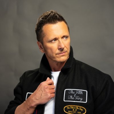 Member of @itsfiveofficial, father, producer, actor, Aston Villa. Love pork crackling.