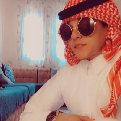 مو كل من ضحـكك بـ الدنيا مرتاح