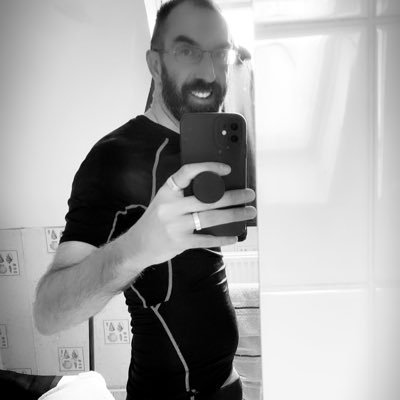 rodrigue59's profile picture. L’avenir nous tourmente, le passé nous retient, c’est pour ça que le présent nous échappe.