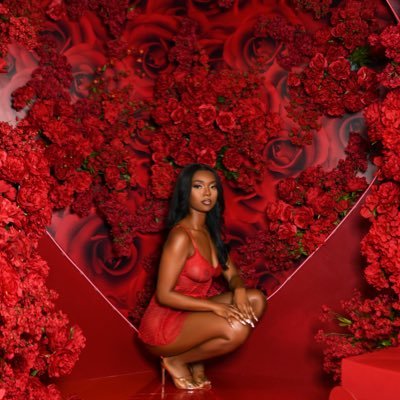 Actress/Model Instagram: @ Theelifeofjessica 📍DMV & Lagos ✈️🇳🇬 Swimsuit store @ ItsTheLifeSwim Future Lawyer 👩🏾💼