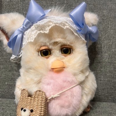 Xで見かけたのをきっかけにモグワイとファービーが好きになり、ファービーのとらまめ、モグワイのちょこた、かむい、ちびた、まめた他のモグワイも一緒に生活してます。 刀剣乱舞も好き