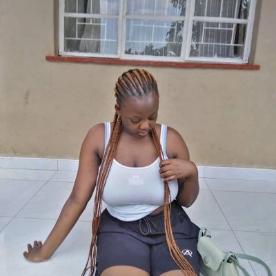 Foodie🔥 Novel Nerd ♥️ BBA Graduate @ MUBAS📚 On God🙏 Taurus🦋 Introvert with extroverted traits🌸