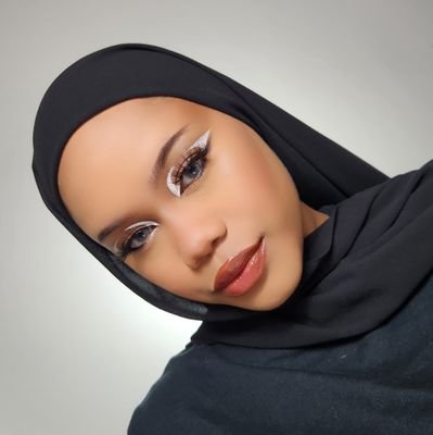 26 // new hijabi beauty content creator based in Malaysia 🇲🇾
DM/email for PR & Collabs ❤️