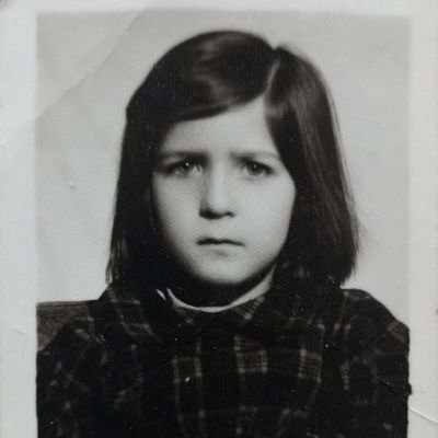 slnrar's profile picture. Zamanı Tanrı yaşar, insanoğlu hep ölmek için türemiş.
