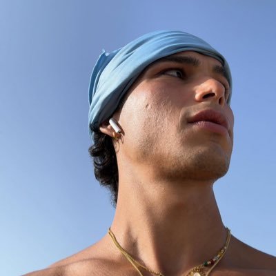 blitzwronnie's profile picture. ⠀ ⠀⠀ 𝑺𝑷⠀⠀⠀ ⸝⸝ ⠀ the storm 𝐭𝐡𝐞𝐲 warned 𝐲𝐨𝐮 about. ⠀ ⠀ ⠀. . . ⠀ ⠀ 🏈