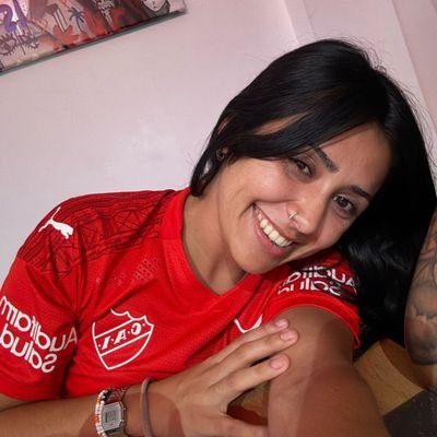Hincha y Socia del Rey de copas,
estudio Arquitectura, tomo fernet y aguante el rojo todo el tiempo🇦🇹🏴