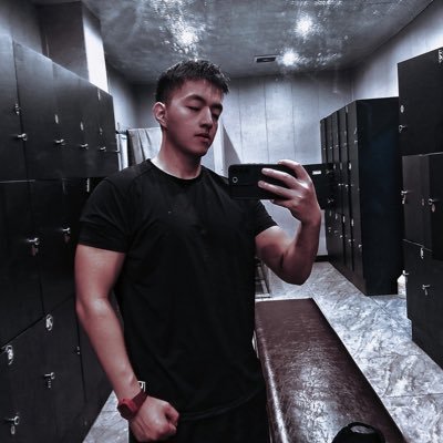 gun203333721351's profile picture. 东北人，180-28-29，东北S,只收🚽，鞋刷，无脑傻逼来伺候你爹