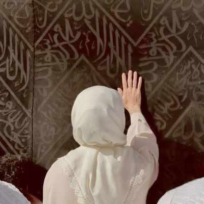 Let your trust in Allah be louder than your doubts🌼
Muslim (Bangladeshi)🇧🇩