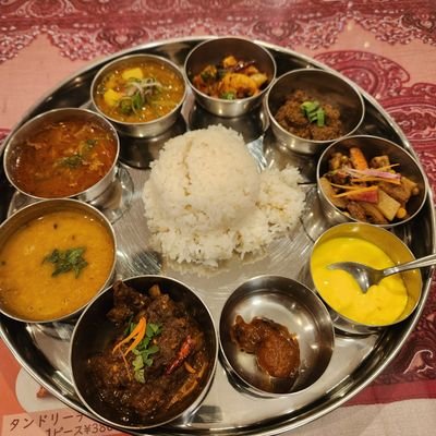 スパイスに夢中。インド、パキスタン、ベンガル、バングラデシュ、ネパール、スリランカ、タイ料理にはまってます。珈琲はお気に入りの焙煎所さんの豆をドリップで楽しんでます。紅茶・チヤ、バゲットも大好き あとは、動物たちにメロメロです。