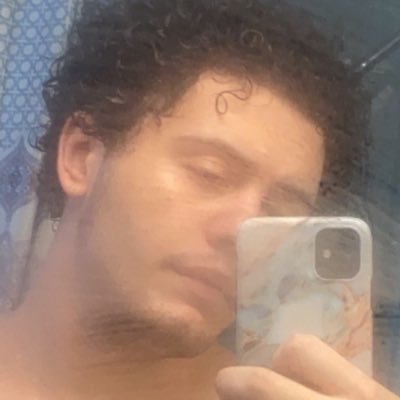 spookaholicz's profile picture. drinking a screwdriver rn.(they/them)