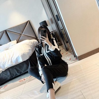 uxcfbynekm's profile picture. 貢ぐよ♡ 
サブ垢➡️@nana7542