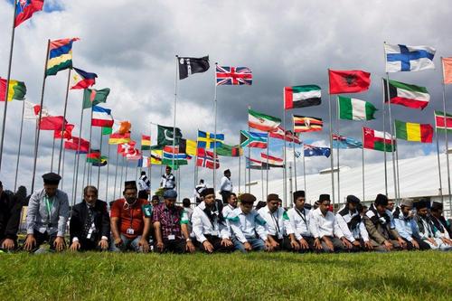 Official Twitter Account of Jalsa Salana UK. Ahmadiyya Muslim Community UK. Enquiries: media@ahmadiyyauk.org