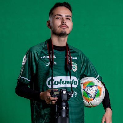 Comunicador Social y Periodista 𝑺𝒊 𝒆𝒍 𝒅í𝒂 𝒆𝒔𝒕á 𝒏𝒖𝒃𝒍𝒂𝒅𝒐,¿𝑷𝒐𝒓 𝒒𝒖é 𝒗𝒐𝒚 𝒂 𝒔𝒐𝒏𝒓𝒆í𝒓? 🍾 Mi sueño es tener el copete bien peinado.