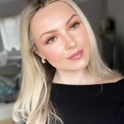 chloexhannah_'s profile picture. 27✨