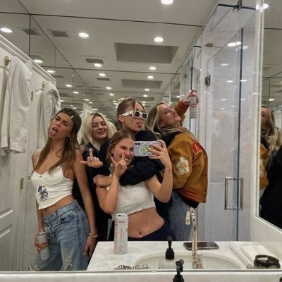 7o_orr0's profile picture. sabrina carpenter looked me in the eye and called me pretty | bed chem, nonsense, bet u wanna, supremacy | fan account