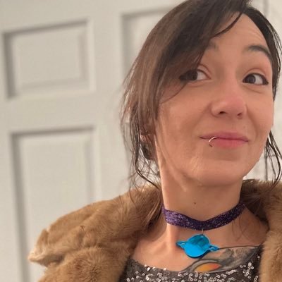 fantasy/horror/romance fangirl and writer. living in a bog in coastal Maine.