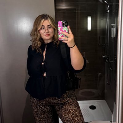 hollybatcup's profile picture. 