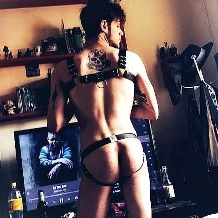 Young, hairy and looking for something exciting, hard and veiny😜