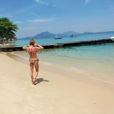 LaRavenDesviada's profile picture. daydream believer