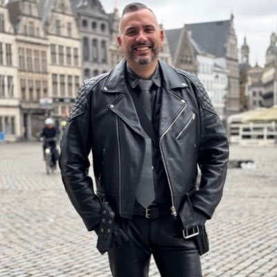 Horny content creator; Life & executive coaching and hypnotherapy (follow @ConsciousKinky). 18+ only.