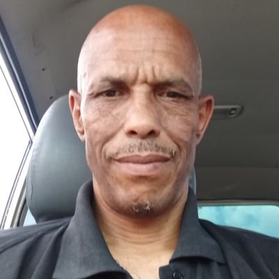 I'm craig single from south africa johannesburg I love playing pool and chilling with my friends I don't hv any kids and I was never married I'm 50