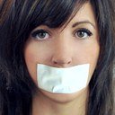 GwennKeyos84169's profile picture. Bir şey düşüyor elinden yere;