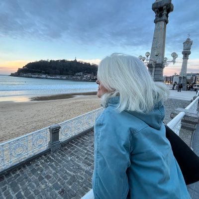 Pdte Px Louise Weiss journalisme européen. Pdte Citoyennes pour l’Europe. membre bureau Mvt européen France. Parisienne depuis 1789. Européenne depuis 1957!