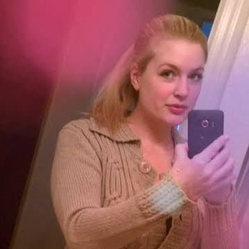 Single.
Looking for new friends.
Love chatting,listening to music 🎶 and watching 🎬 movies