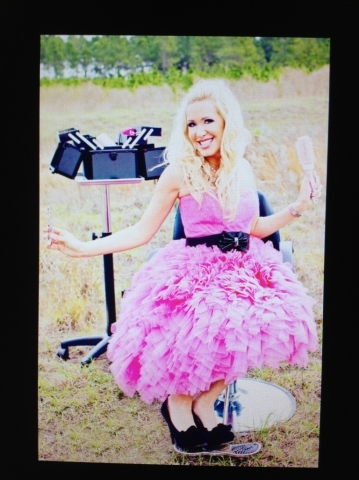 onceuponstylist's profile picture. Hairstylist to the fabulous people of J-ville!!!