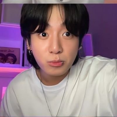 leuvs20's profile picture. BTS | Seventeen | Coffee | Clicks. That’s the bio.