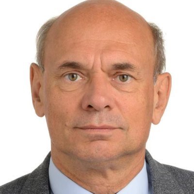 Ancien député européen - Spécialiste des relations internationales - Engagé pour la paix.