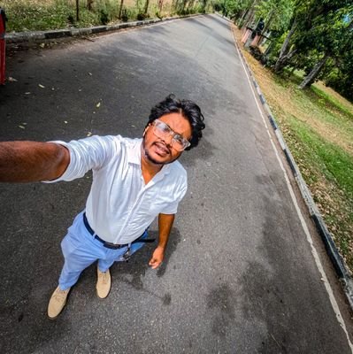 I am a simple man. An explorer who walks in search of the sweet freedom of life | I want to travel around the world #lovetwitter